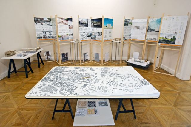 Instalace modelů na výstavě v Pražákové paláci | Autor: archiv Completed! Předáno!