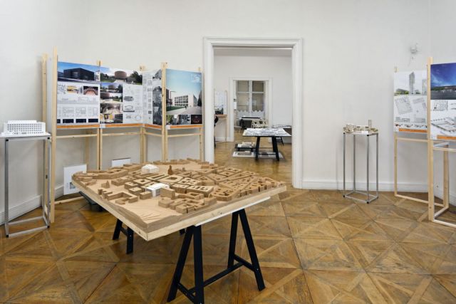 Instalace modelů na výstavě v Pražákové paláci | Autor: archiv Completed! Předáno!