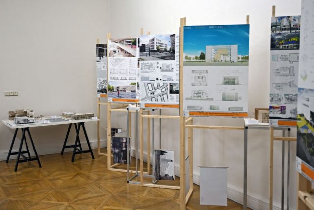 Instalace modelů na výstavě v Pražákové paláci | Autor: archiv Completed! Předáno!