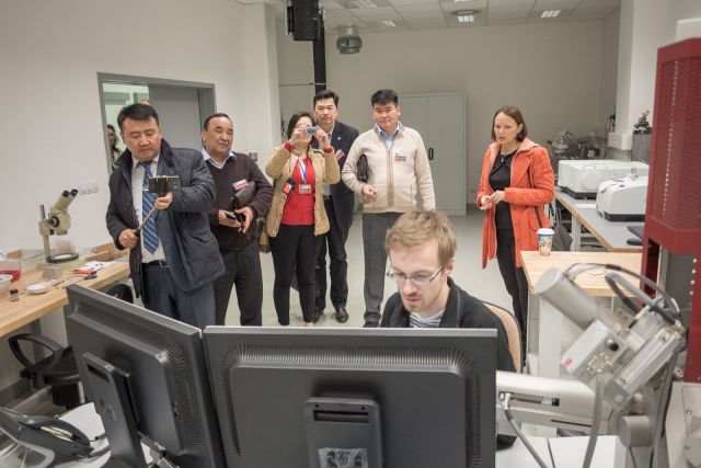 Součástí návštěvy na Fakultě stavební byla i prohlídka centra AdMaS | Autor: archiv Fakulty stavební