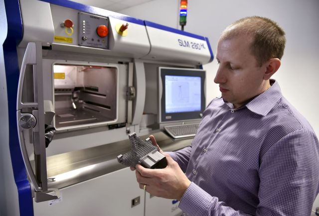 StrojLAB na FSI | Autor: Igor Šefr