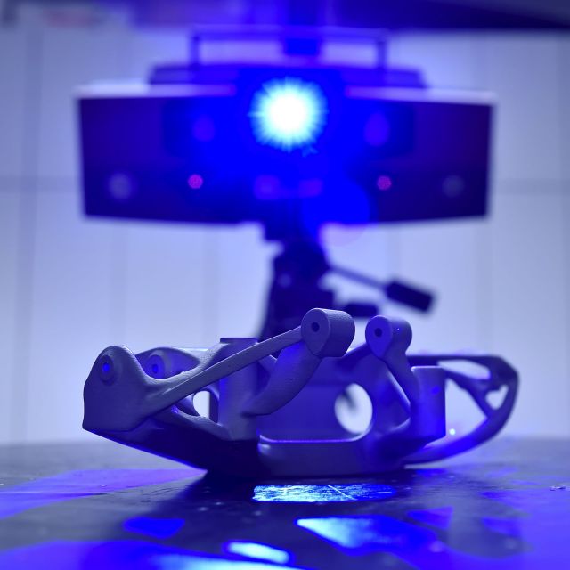 StrojLAB na FSI | Autor: Igor Šefr