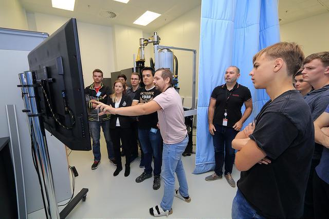 Studenti v laboratořích firmy Thermo Fisher Scientific | Autor: Jan Strava