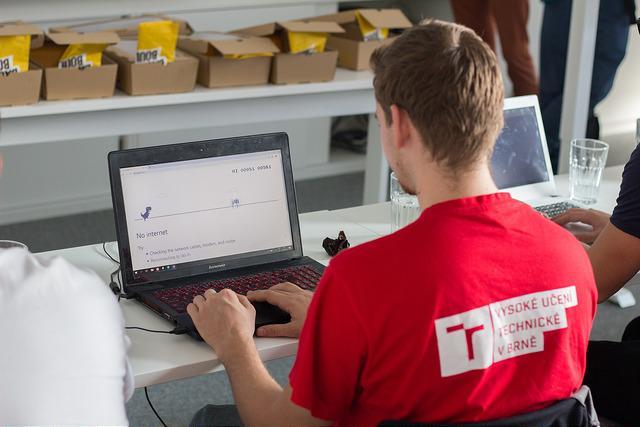 Studenti si zkusili naprogramovat svůj vlastní vyhledávač letenek | Autor: Michal Drozd