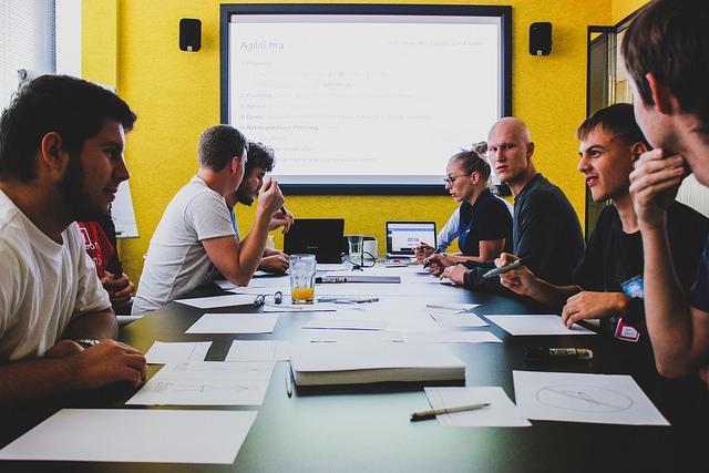 Na workshopu v Avast Software si studenti vyzkoušeli agilní řízení | Autor: Martin Egrt