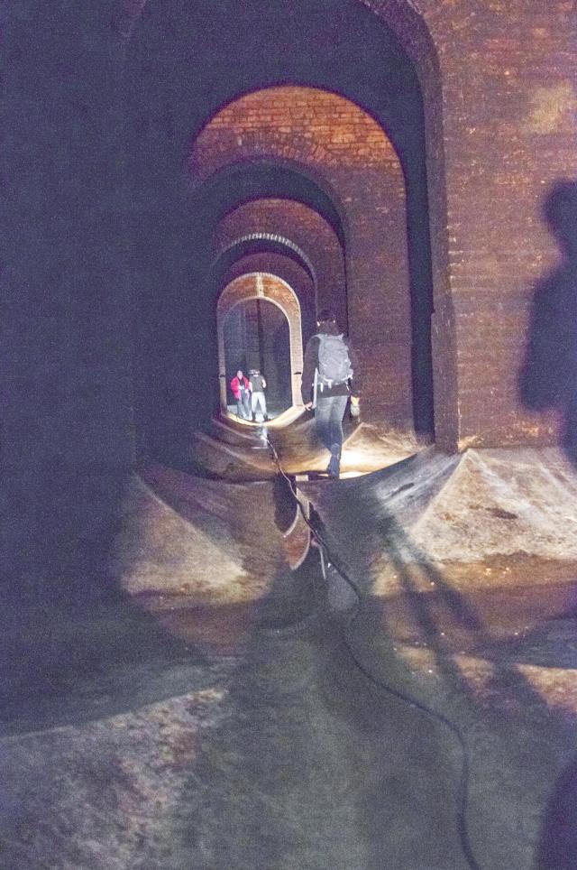  Je tvořen jednou cihlovou podzemní nádrží rozdělenou na devět oddílů  | Autor: Filip Gladiš