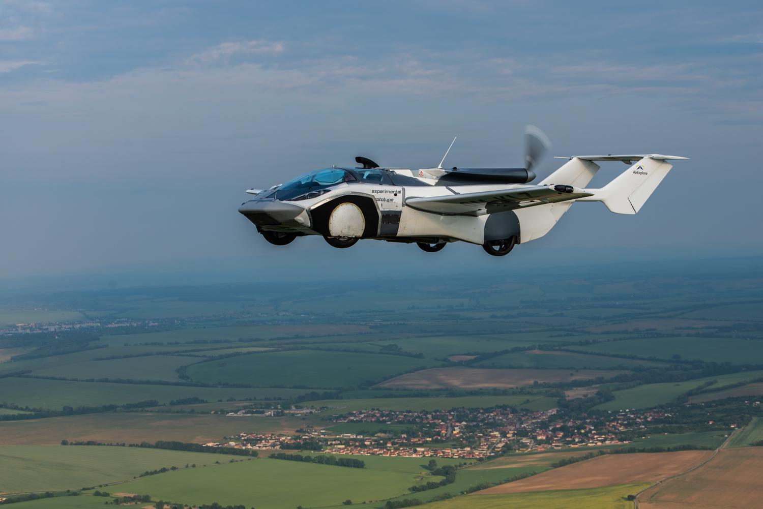 Car to plane in 80 seconds – BUT graduates work on the first flying car -  News – BUT
