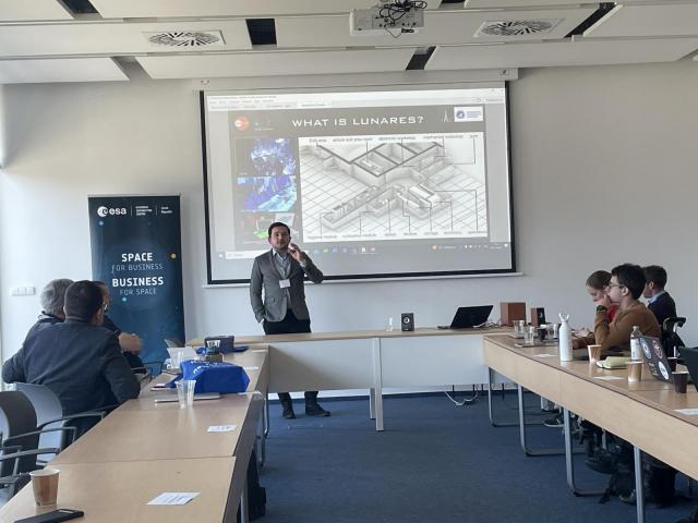 Leszek Orzechowski introduces the audience to the Polish research base and the principles of its operation | Autor: ESA BIC Czech Republic