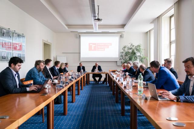 Setkání ministra Beka s vedením VUT a kolegiem rektora | Autor: Jan Prokopius