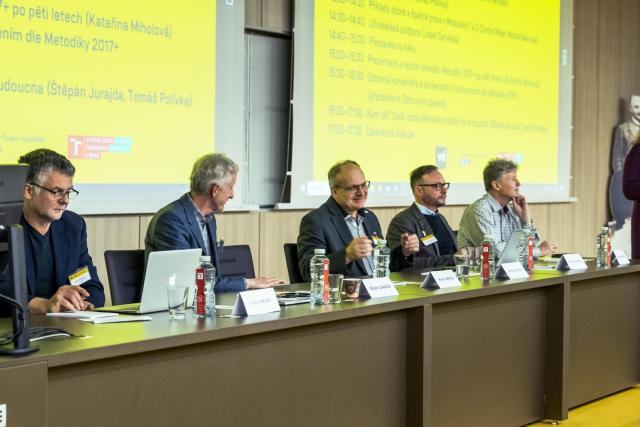 Členové RVVI a zástupci Úřadu vlády ČR během konference v Brně | Autor: Martin Fiala