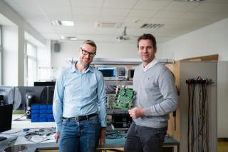 Jiří Háze and Lukáš Fujcik z Ústavu mikroelektroniky | Autor: Jan Prokopius