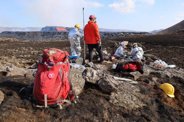 Členové mezinárodního vulkanologického týmu