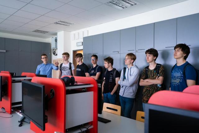 Students of the Matyáš Lerch Gymnasium in Brno at FEEC BUT  | Author: Nikola Číková