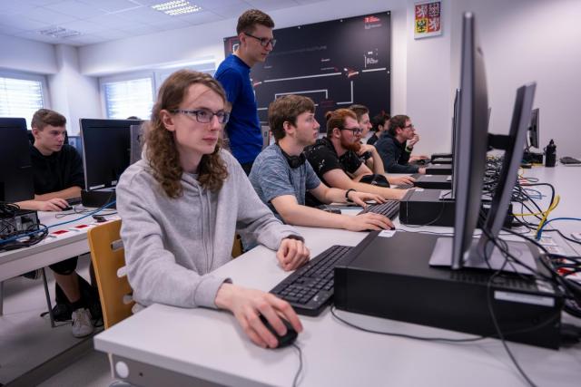 Students of the Matyáš Lerch Gymnasium in Brno at FEEC BUT  | Author: Nikola Číková