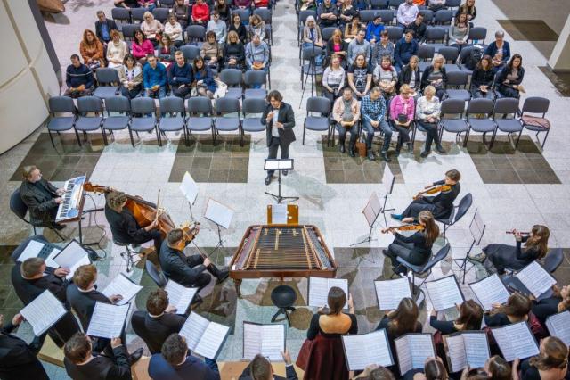 Vánoční koncert Vox Iuvenalis ve dvoraně rektorátu VUT | Autor: Václav Koníček
