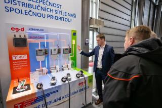 Exponáty FEKT na veletrhu Amper – demonstrátor chytrého dobíjení a sdílení energie, smartbox. | Autor: Nikola Číková