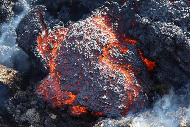 Solidifying basalt lava. | Autor: Archive of Lukáš Krmíček
