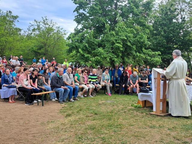 Požehnání nové zvoničce 1. 5. 2024  | Autor: archiv obce Ořechov