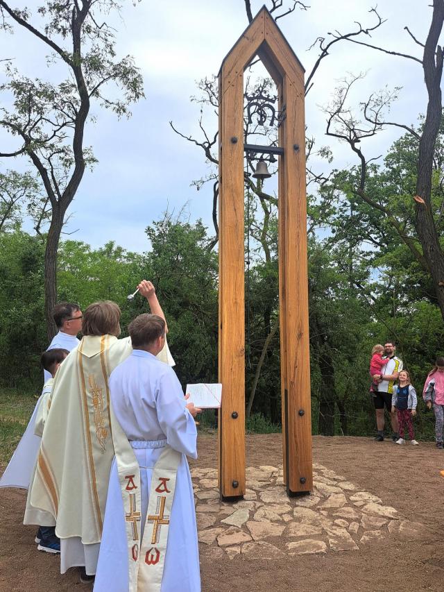 Požehnání nové zvoničce 1. 5. 2024  | Autor: archiv obce Ořechov