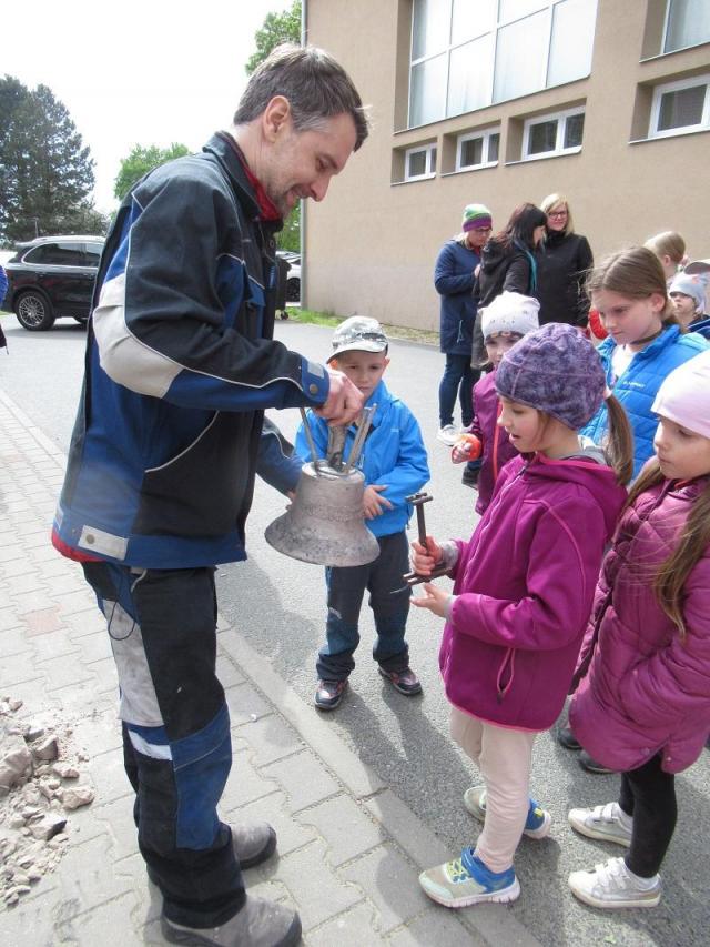 Odlévání nového zvonu | Autor: archiv ÚST