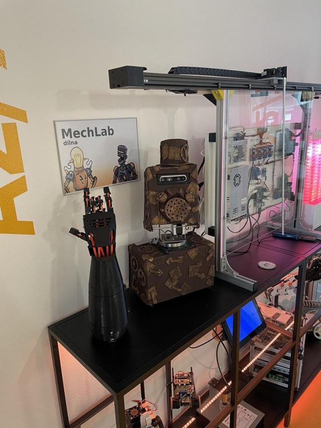 Otevření nové Mechatronické laboratoře.  | Autor: MechLab