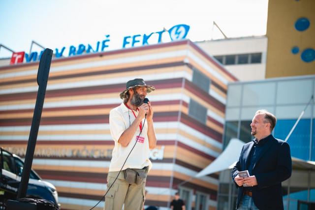 Hlavním organizátorem akce byl Petr Baxant (vlevo), který se na FEKT věnuje elektromobilní problematice. | Autor: Jakub Rozboud
