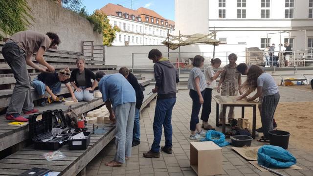 V rámci atypického návrhu byly uplatněny teoretické poznatky získané z jednotlivých výzkumů, které byly prohloubeny na letních školách či participativních workshopech.  | Author: Archiv FA VUT