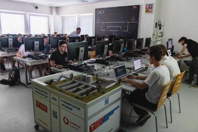 Letní škola kybernetické bezpečnosti na FEKT. | Autor: FEKT