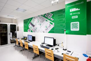 Sewio se vrací na VUT. Na FEKT otevírá high-tech laboratoř a buduje centrum excelence. | Autor: Nikola Číková
