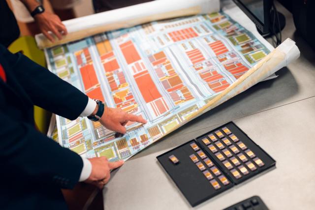 The ceremonial launch of the study program also included a tour of the laboratories. | Author: Martin Dušek