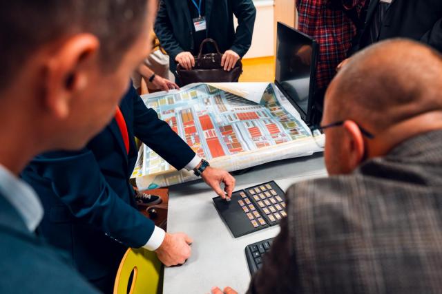 The ceremonial launch of the study program also included a tour of the laboratories. | Author: Martin Dušek