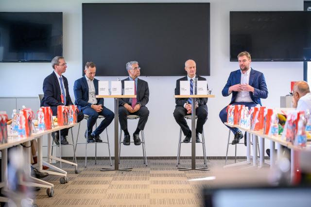 The visit to ThermoFisher Scientific also included a panel discussion on cooperation in the field of STEM competitiveness. | Author: TFS