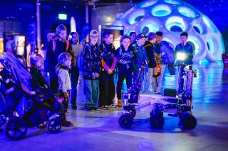 Brno Mars Rover představil své autonomní vesmírné vozítko na simulované průzkumné mise. | Autor: Jakub Rozboud