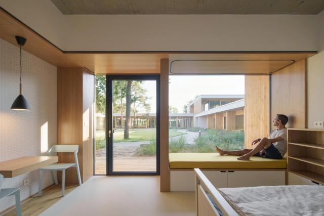 Dům pro Julii nabízí prostředí naplněné empatií, klidem a světlem – architekturu, která léčí. | Author: Alex Shoots Buildings